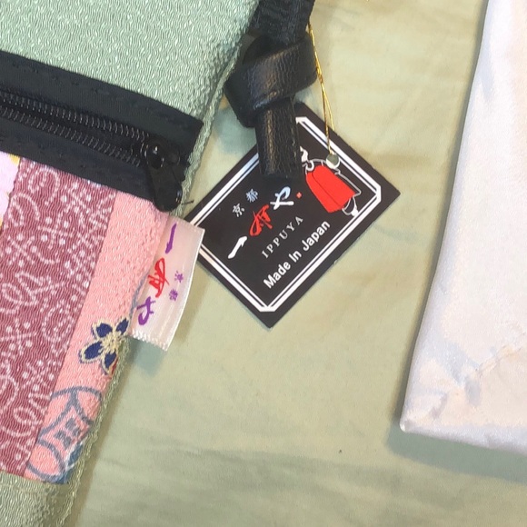 Handcrafted Spring Crossbody from Japan - Picture 5 of 6